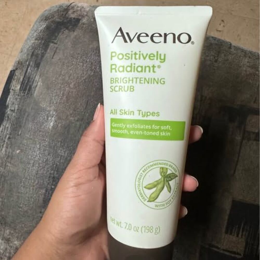 Aveeno Positively Radiant Brightening Scrub